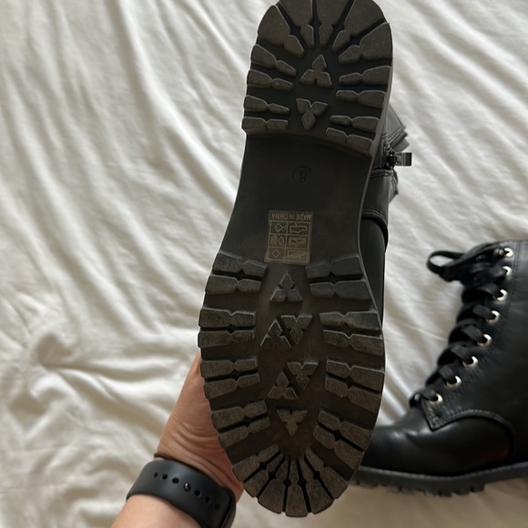 Black Combat Boot. Size 5. - Picture 2 of 4